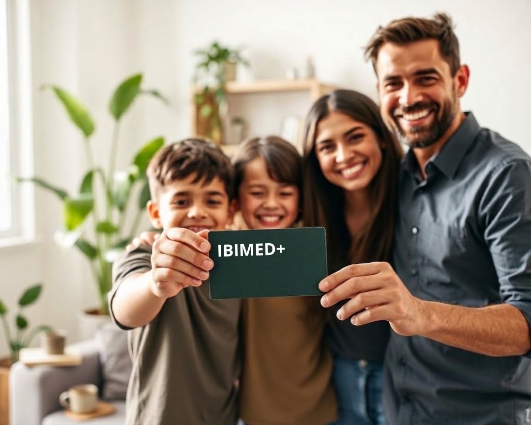 Família feliz com cartão IBIMED+